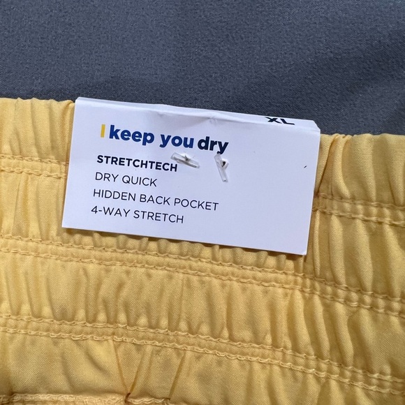 New NWT light yellow women’s running shorts old navy XL x-large - Picture 3 of 8